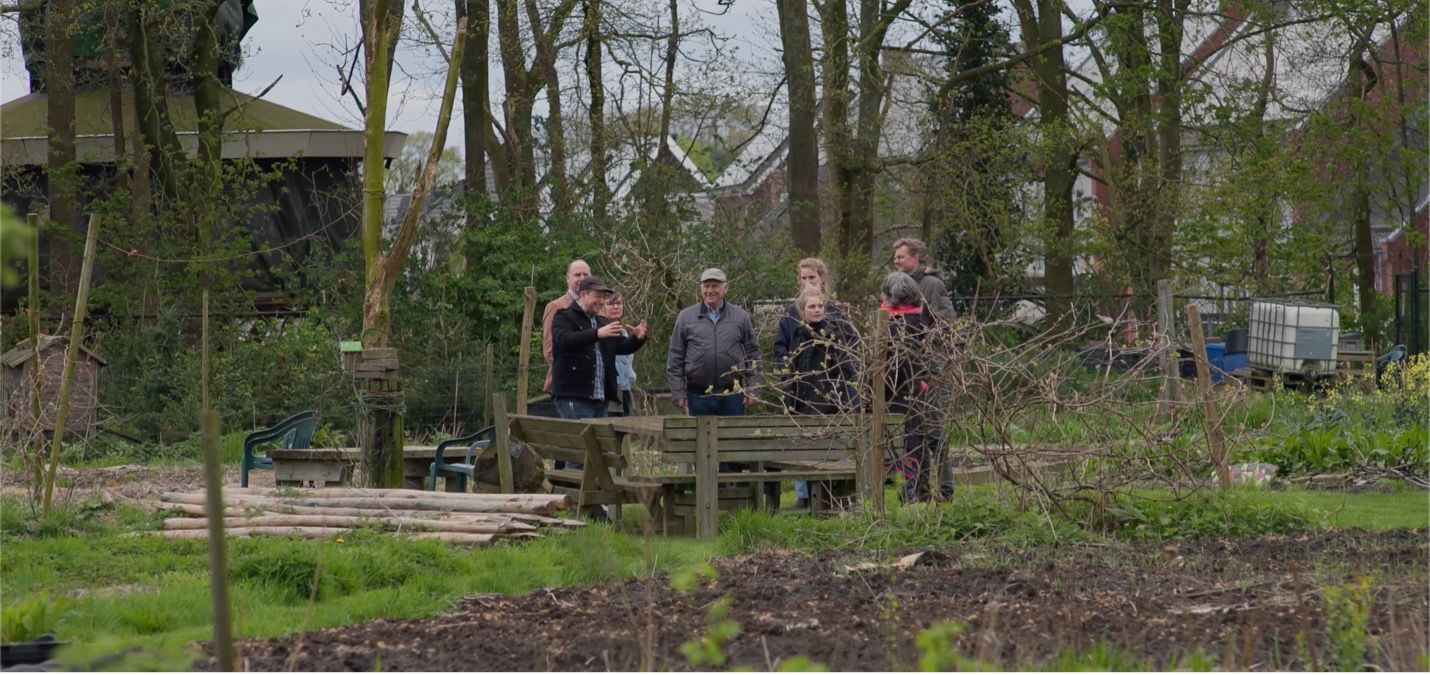 Film Smart Forests yang menampilkan ecovillage Ecodorp Boekel. Belanda. Mind the Film dengan Smart Forests, 2025.